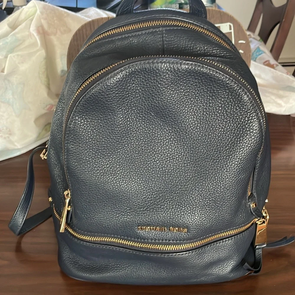 Michael Kors Rhea Zip Backpack Large Pebble Leather Navy Blue EUC - Picture 2 of 16